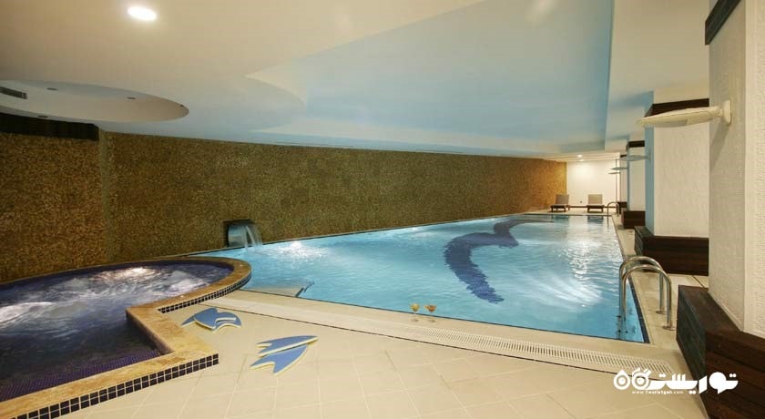 استخر سرپوشیده هتل بایوتل